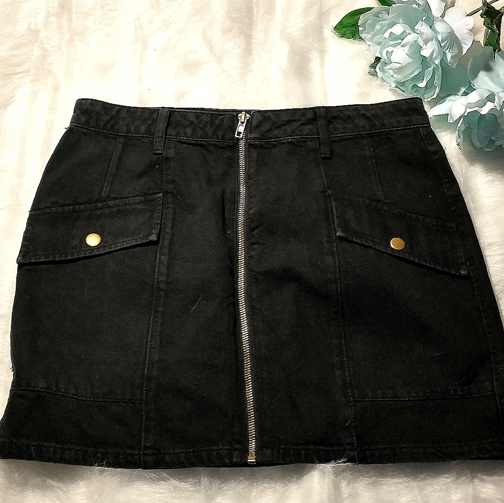 Forever 21 black zip up skirt